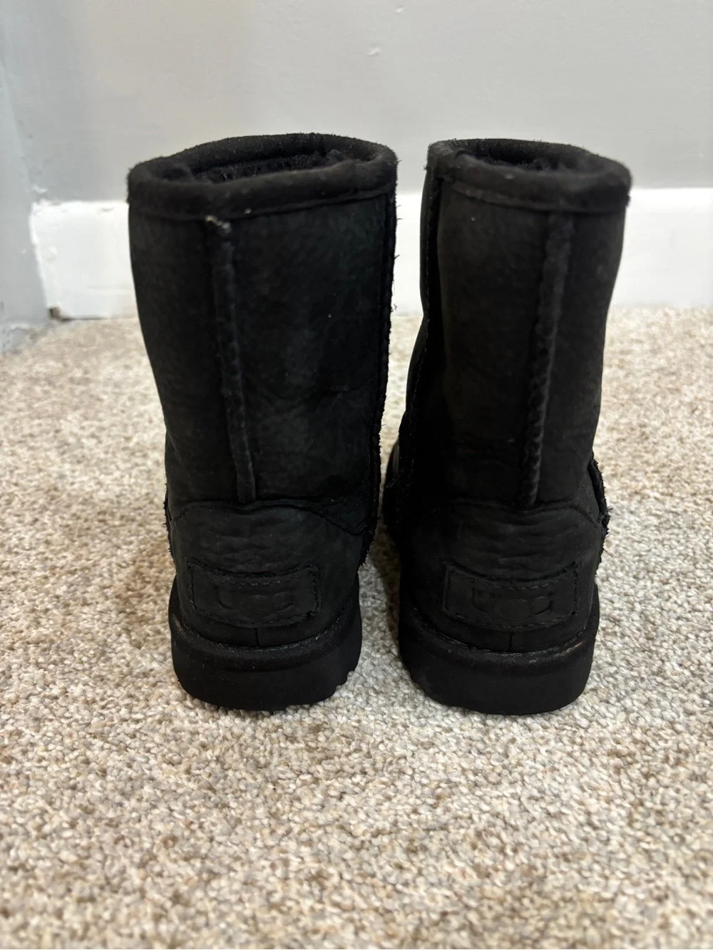 UGG | UGG | Classic Weather Short II Toddler Boots Black Wool Lined Size 8